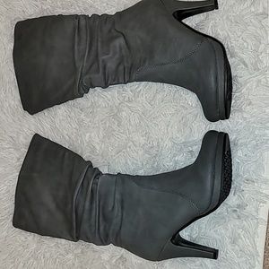 GREY HEELED BOOTS
